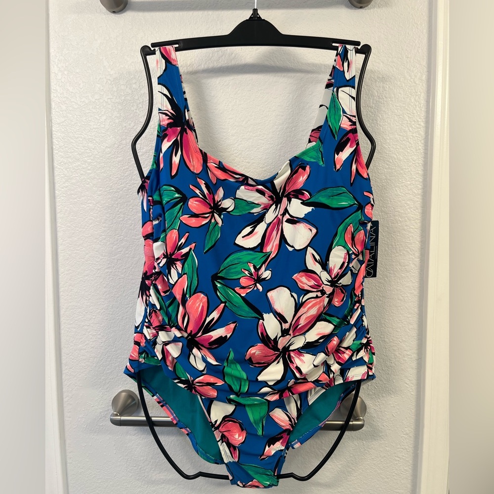 NWT women’s 3X (24W-26W) Catalina one piece swimsuit.